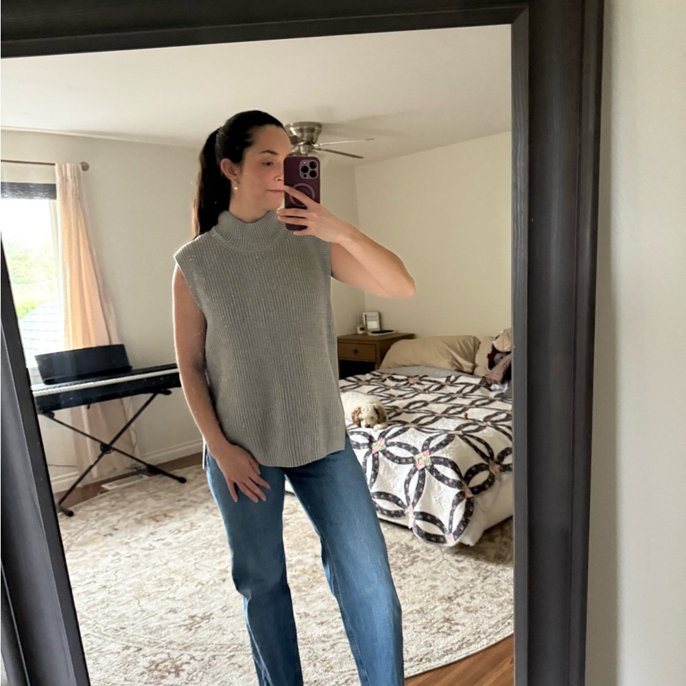 Gray Sleeveless Women's Sweater